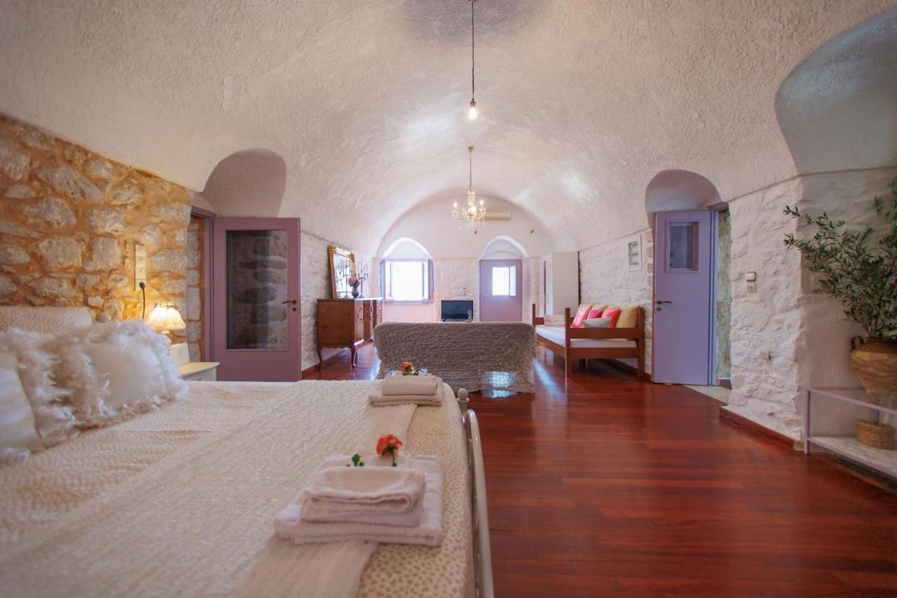 Iliana'S House - Spacious Cave House In The Center Of Areopolis Exterior foto