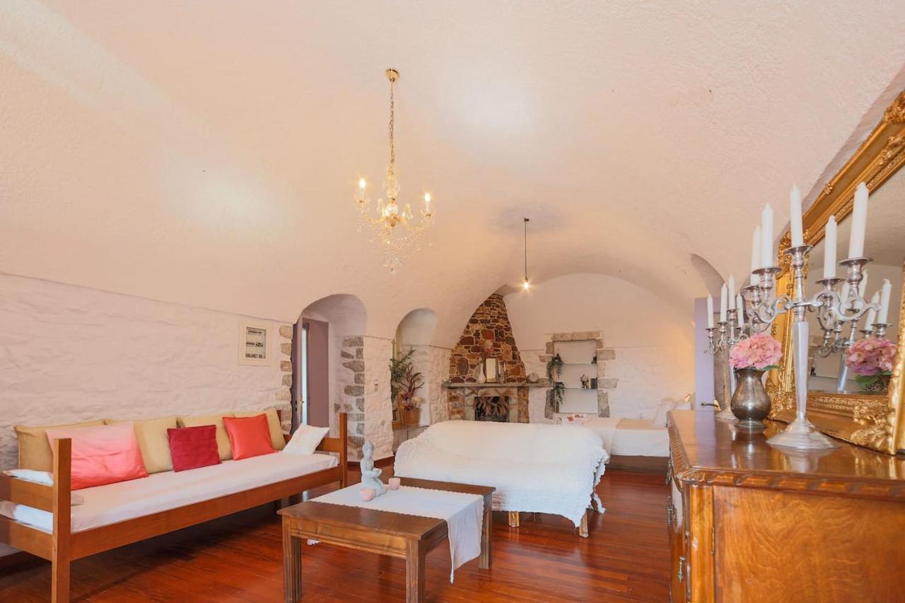 Iliana'S House - Spacious Cave House In The Center Of Areopolis Exterior foto